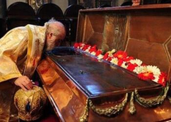 Γιατί οι Χριστιανοί προσκυνάμε τα Άγια Λείψανα;