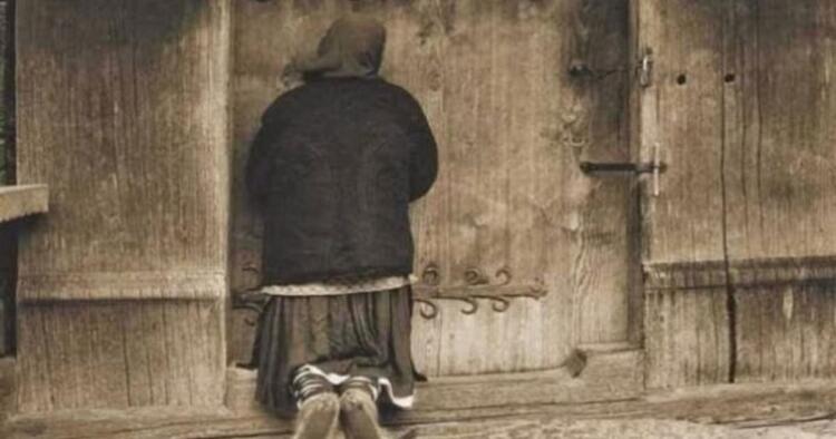 Στις δώδεκα τα μεσάνυκτα χτύπησαν την πόρτα. Ήταν μια γριούλα και ζητούσε …( Αφιερώστε 2 λεπτά και διαβάστε το )