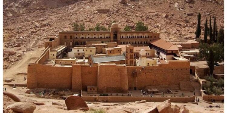 Το Μοναστήρι Της Αγίας Αικατερίνης Που Βρίσκεται Στην Κορυφή Του Όρους Σινά