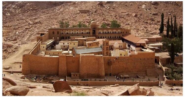 Το Μοναστήρι Της Αγίας Αικατερίνης Που Βρίσκεται Στην Κορυφή Του Όρους Σινά