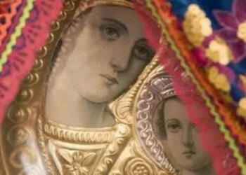 «Να διαβάζεις τους Χαιρετισμούς καθημερινά. Η Γερόντισσα λέει ότι κάνουν θαύματα”