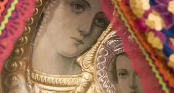 «Να διαβάζεις τους Χαιρετισμούς καθημερινά. Η Γερόντισσα λέει ότι κάνουν θαύματα”