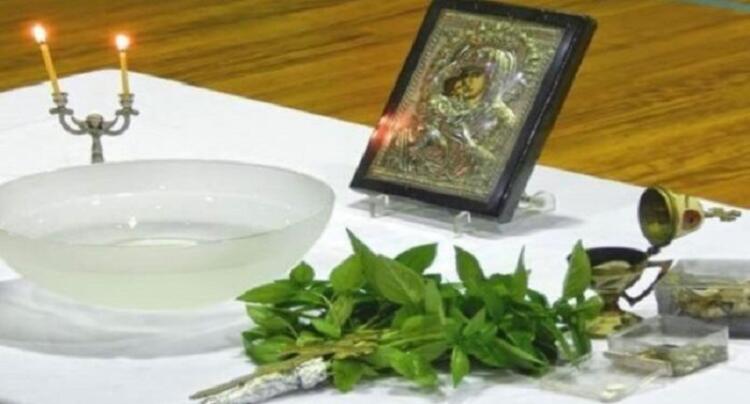 «Πίνετε Αγιασμό, όσο πιο συχνά, τόσο πιο καλά, Είναι το καλύτερο καί αποτελεσματικότερο φάρμακο. (Αρχιεπίσκοπος Άγιος Λουκάς καί ιατρός)