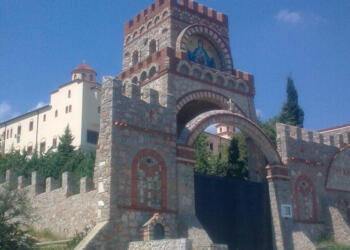 Παναγία Γοργοεπήκοος: Το Θαυματουργό Μοναστήρι στη Μάνδρα Αττικής