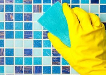 Δώστε Γυαλάδα στα Πλακάκια και Κάντε τους Αρμούς να Λάμψουν, με Αυτό το Σπιτικό Καθαριστικό.