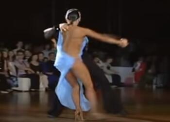 Ακόμη Και Οι Κριτές Δεν Μπορούσαν Να Πάρουν Τα Μάτια Τους Από Το Φόρεμα Της