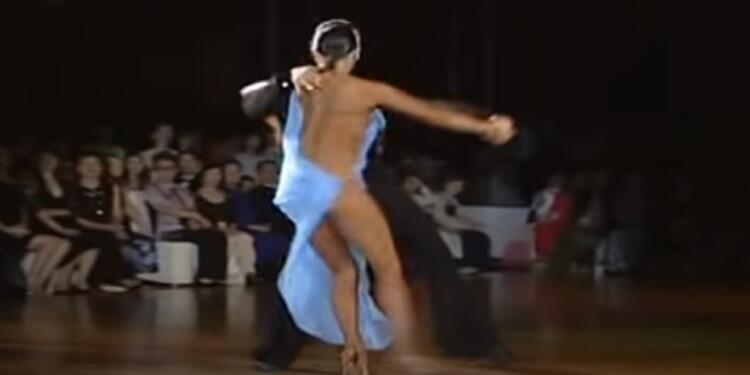 Ακόμη Και Οι Κριτές Δεν Μπορούσαν Να Πάρουν Τα Μάτια Τους Από Το Φόρεμα Της