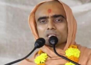 Ινδία, θρησκευτικός ηγέτης: Οι γυναίκες που μαγειρεύουν όταν έχουν περίοδο θα ξαναγεννηθούν σαν σκύλοι