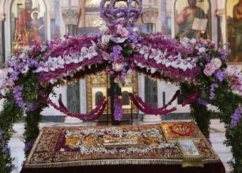 Γιατί Περνάμε Κάτω Από Τον Επιτάφιο Την Μεγάλη Παρασκευή;