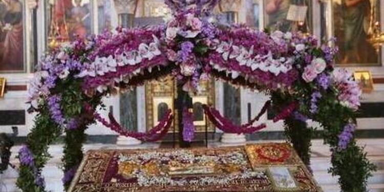 Γιατί Περνάμε Κάτω Από Τον Επιτάφιο Την Μεγάλη Παρασκευή;