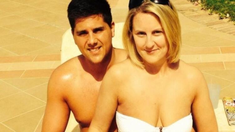 Αφού πέθανε ο άνδρας της είδε αυτή την φωτογραφία από το γάμο τους – Παρατήρησε αυτή τη λεπτομέρεια…