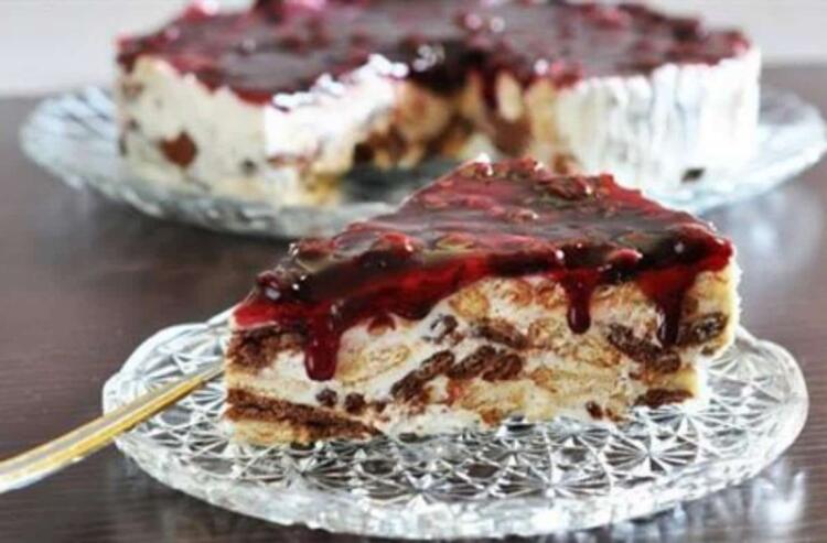 Δροσερό γλυκό ψυγείου με γιαούρτι, μπισκότα και ζαχαρούχο γάλα – Έτοιμο μέσα σε 5 λεπτά