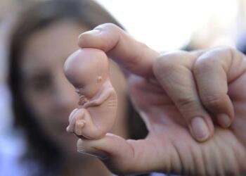 Έμενα έγκυος από τον άντρα μου και τα έριχνα χωρίς να το ξέρει. Μετά από κάθε έκτρωση γελούσα! | Η αληθινή ιστορία της Έλλης