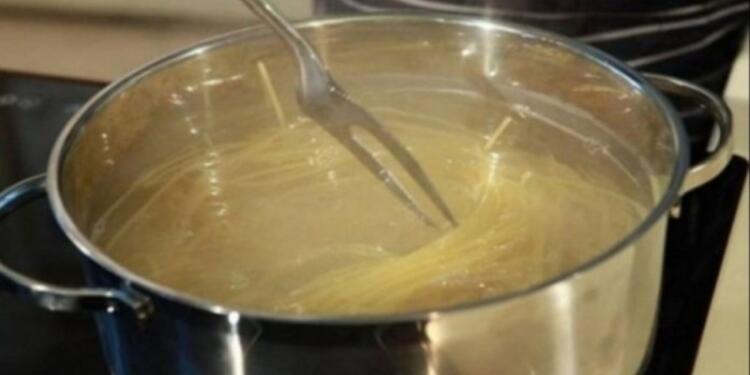 Μην πετάτε το νερό που βράσατε τα μακαρόνια – Θα πάθετε πλάκα σε τι χρησιμεύει