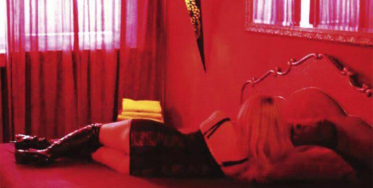 Ναι είμαι ιεpόδouλη και από αυτή τη δουλειά μεγάλωσα μόνη μου 6 παιδιά: Η αληθινή ιστορία της Καίτης