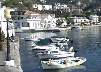 Θα άφηνες κάποτε για πάντα την Αθήνα για να ζήσεις σε ένα νησί;