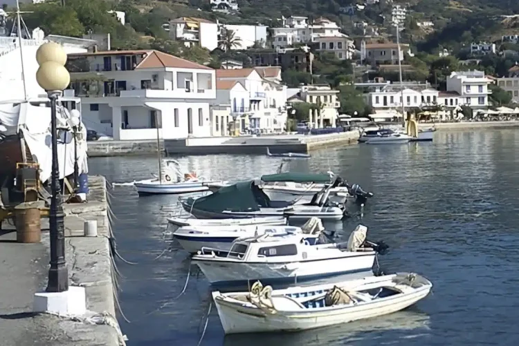 Θα άφηνες κάποτε για πάντα την Αθήνα για να ζήσεις σε ένα νησί;