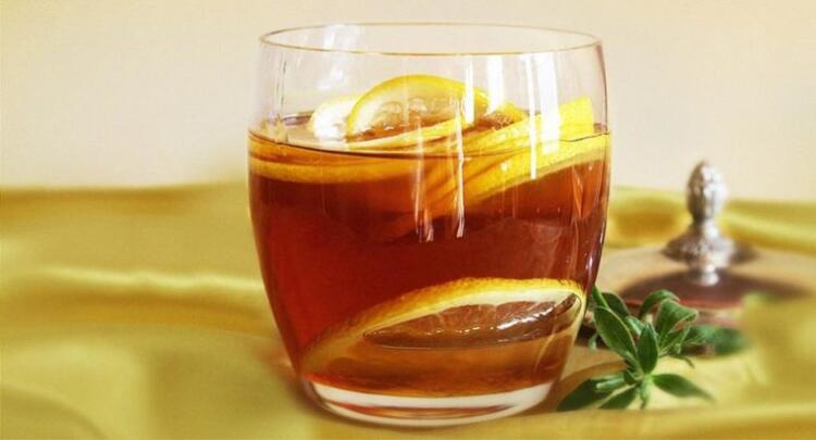 Έπινα νερό με ζεστό μέλι και λεμόνι κάθε πρωί για ένα χρόνο. Να τι έγινε.