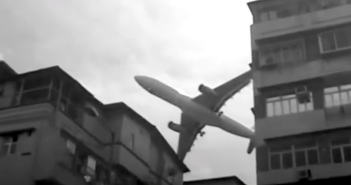 Άγγιξε τα σπίτια: Ο πιλότος της Ολυμπιακής που έσωσε 418 επιβάτες επειδή έσπασε το πρωτόκολλο