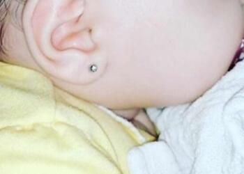 Η πεθερά μου ξεπέρασε τα όρια: «Τρύπησε κρυφά τα αυτιά της 3 μηνών κόρης μου και δεν θέλω να την ξανακρατήσει»