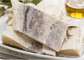 Πως να ξαλμυρίσετε εύκολα τον μπακαλιάρο με 3 απλά βήματα!