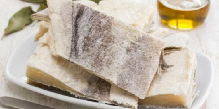 Πως να ξαλμυρίσετε εύκολα τον μπακαλιάρο με 3 απλά βήματα!