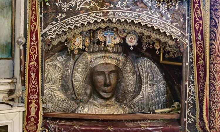 Θαύμα Του Ταξιάρχη Σε Ανάπηρη Γυναίκα: «Σήκω Και Πήγαινε Στο Ναό Μου Να Κοινωνήσεις»