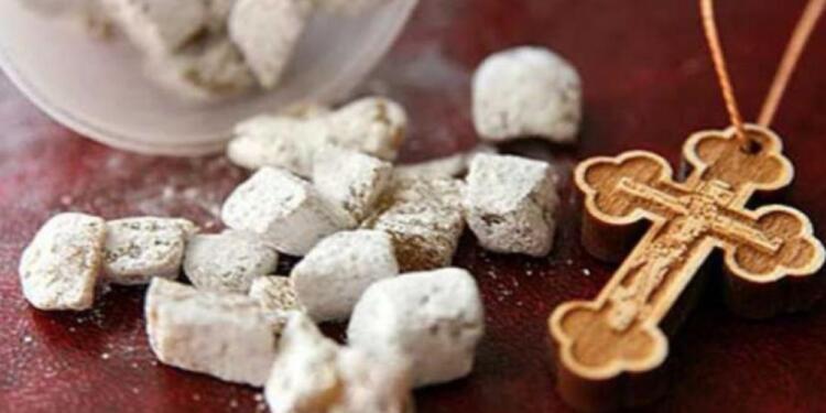 «Θυμιάζετε, θυμιάζετε, θυμιάζετε φεύγουν τα δαιμόνια και οι πειρασμοί…»