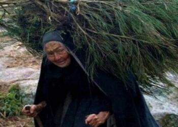 «Ξέρεις τι δεν καταλαβαίνω με σας τις νέες, σήμερα; Το γιατί παραπονιέστε;»