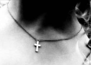 Δείτε πόσο μεγάλη δύναμη έχει ο Σταυρός που φοράμε στο λαιμό