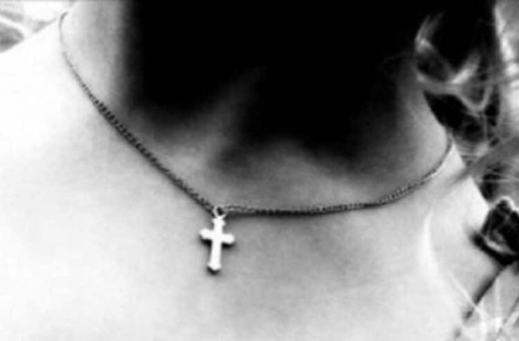 Δείτε πόσο μεγάλη δύναμη έχει ο Σταυρός που φοράμε στο λαιμό