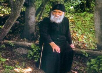 Γέροντας Παΐσιος: «Αυτή την προσευχή να λέτε κάθε μέρα και ο Θεός θα είναι πάντα δίπλα σας!»