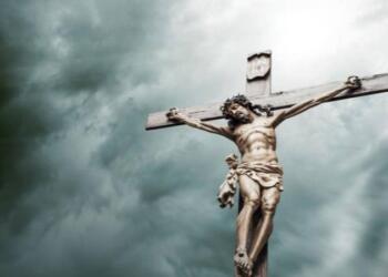 Εσείς γνωρίζετε γιατί την Μεγάλη Παρασκευή ο καιρός είναι πάντα μουντός και βρέχει;