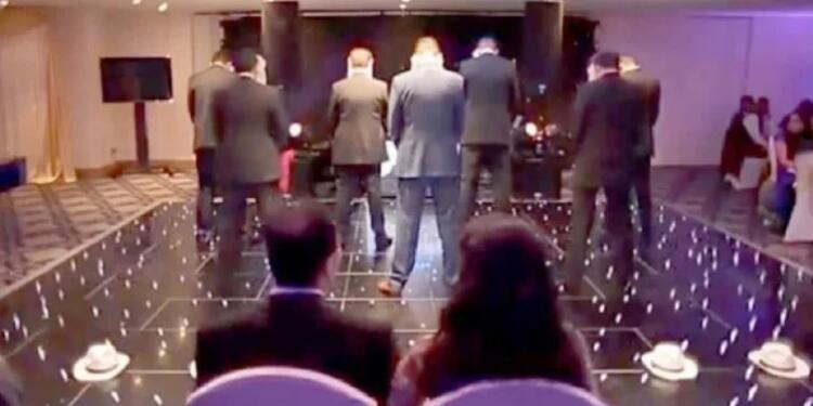 Τα 7 αδέρφια της νύφης γύρισαν πλάτη στους καλεσμένους την ώρα της δεξίωσης. Κανείς δεν είχε ιδέα για αυτό που θα ακολουθούσε!