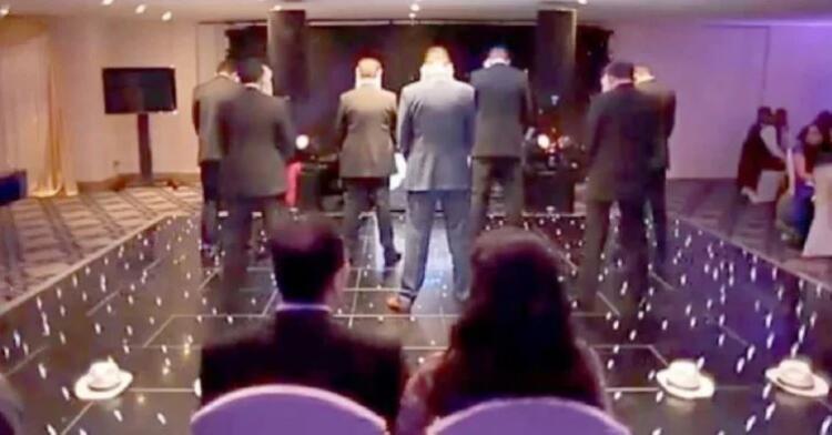 Τα 7 αδέρφια της νύφης γύρισαν πλάτη στους καλεσμένους την ώρα της δεξίωσης. Κανείς δεν είχε ιδέα για αυτό που θα ακολουθούσε!