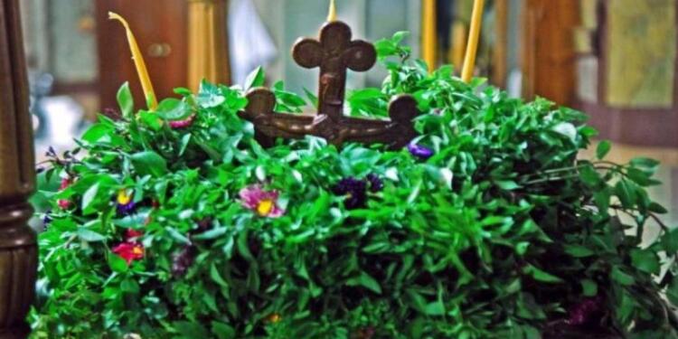 Tου Σταυρού: Η μεγάλη γιορτή της Ορθοδοξίας – Γιατί νηστεύουμε από το λάδι – Ο βασιλικός και το προζύμι της χρονιάς