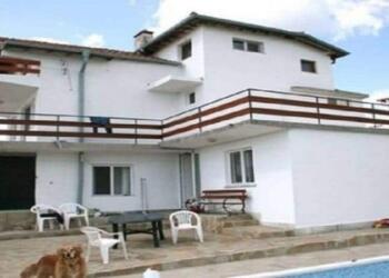 Αυτή είναι η Βίλα της Βουλγαρίας που νοικιάζεται για 2.000 ευρώ το μήνα – Δείτε εικόνες από το εσωτερικό της