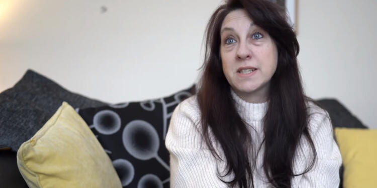 Ερωτεύτηκε μέσω Facebook άγνωστο, άφησε άνδρα και παιδί και της «έφαγε» 95.000 ευρώ (vid)