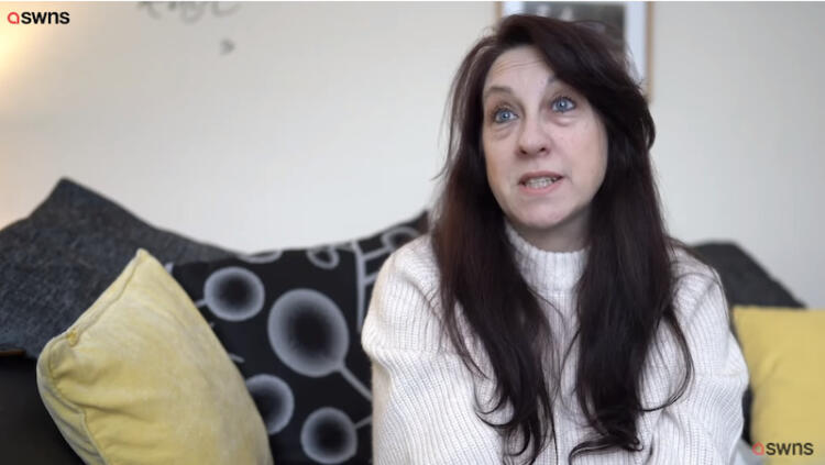 Ερωτεύτηκε μέσω Facebook άγνωστο, άφησε άνδρα και παιδί και της «έφαγε» 95.000 ευρώ (vid)