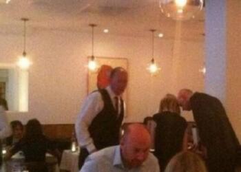 Μια πλούσια γυναίκα προσπαθεί να προσβάλει μια κωφή σερβιτόρα. Ωσπου έγινε αυτό..