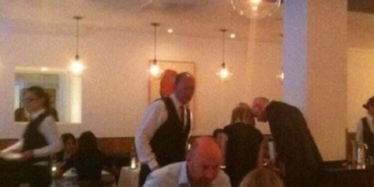 Μια πλούσια γυναίκα προσπαθεί να προσβάλει μια κωφή σερβιτόρα. Ωσπου έγινε αυτό..