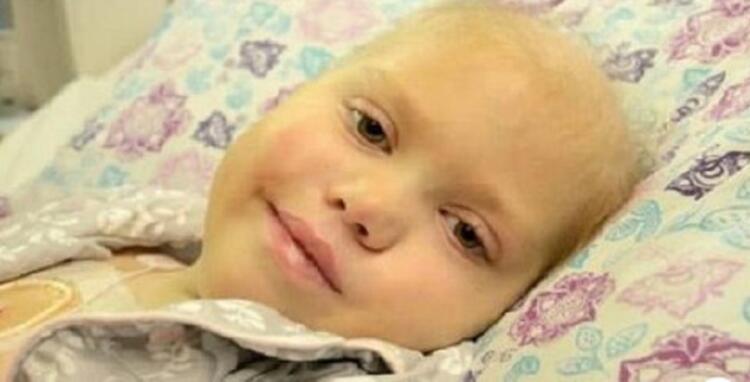 Κοριτσάκι πέθαινε από καρκίνο και οι γονείς του προετοίμαζαν την κηδεία του. Μέχρι που άνοιξε τα μάτια του και τους είπε αυτές τις 5 λέξεις