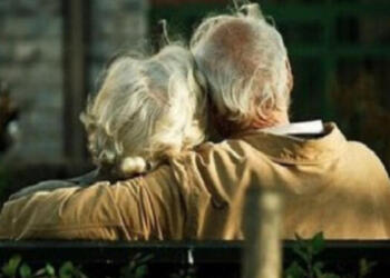 ΘΑ ΔΑΚΡΥΣΕΤΕ: Ζήτησαν από έναν ηλικιωμένο να μιλήσει για την γυναίκα του… Η απάντηση που έδωσε, πάγωσε όσους τον άκουσαν!!!