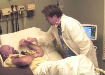 Βρισκόταν Σε Κώμα Για 10 Χρόνια. Όταν Ξυπνάει, Ο Γιατρός Του Ανακοινώνει Αυτό που δεν ήθελε να ακούσει!