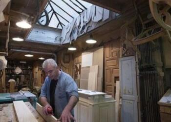 Δυο μαλωμένα αδέρφια πλήρωσαν ξυλουργό για να φτιάξει φράχτη ανάμεσα στα σπίτια τους. Εκείνος έκανε κάτι καλύτερο