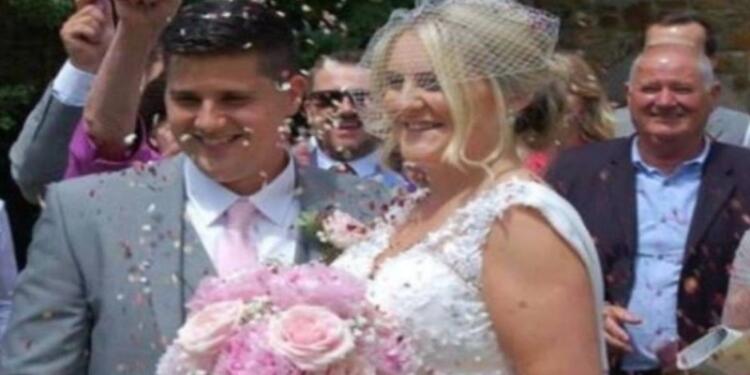 Λίγες μέρες αφού πέθανε ο άντρας της ξαναείδε τις φωτογραφίες του γάμου τους – Τότε παρατήρησε μια σοκαριστική λεπτομέρεια