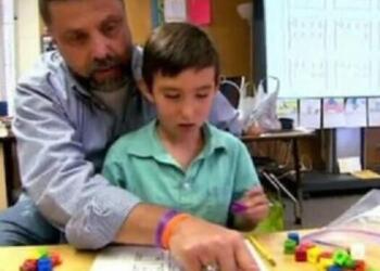 Συγκινητική ιστορία: Όταν αυτός ο δάσκαλος είδε τους μαθητές του πεινασμένους, έκανε κάτι φοβερό