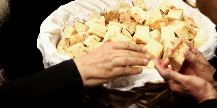 Πως πρέπει να παίρνουμε το αντίδωρο και τι πρέπει να ξέρουμε γι΄αυτο;