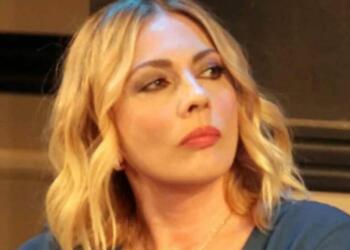 Σ. Καρύδη: «Δεν έγινα μητέρα για να μην γίνω σκλάβα του παιδιού μου και αφήσω όλη μου τη ζωή πίσω»