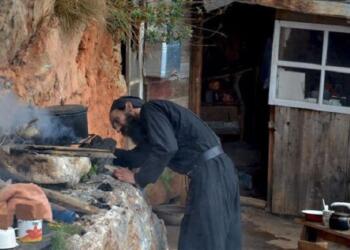 Παράδειγμα πώς οι βλαστήμιες και οι κατάρες πιάνουν. « Μην ακουμπήσει κάνεις το ψάρι αυτό »